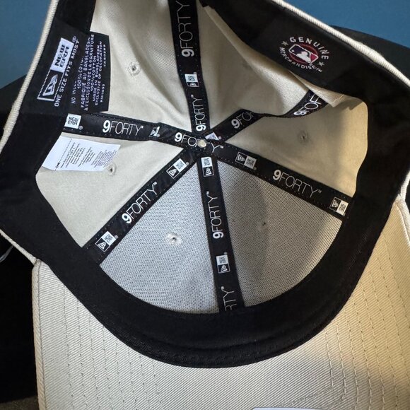 2 Yankees Caps - Picture 7 of 8